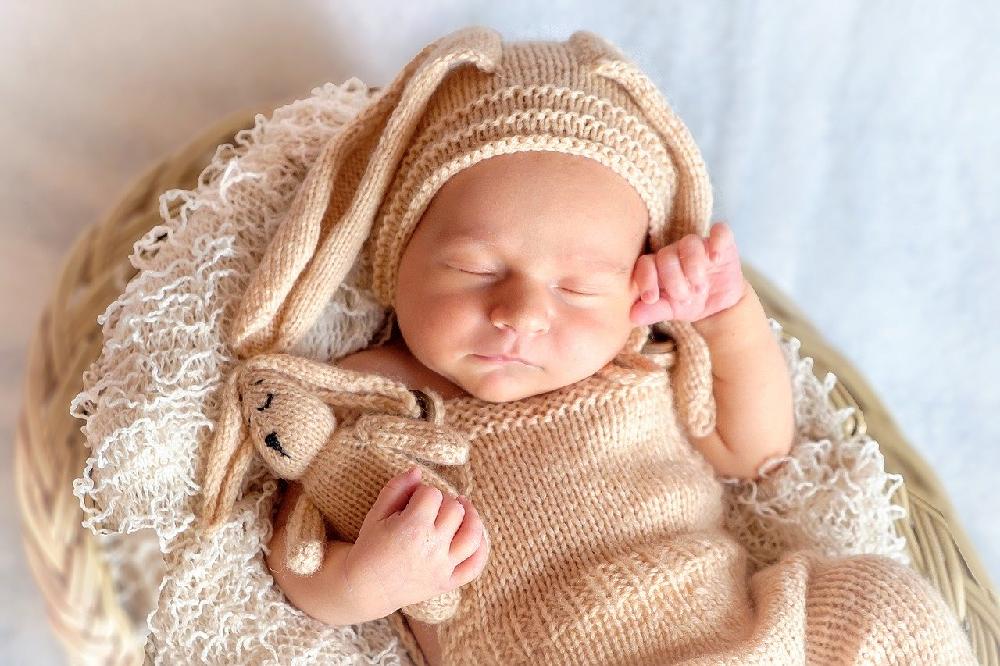 Kokon niemowlęcy – przydatny element wyprawki czy zbędny dodatek?